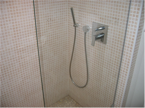 front hotel shower
